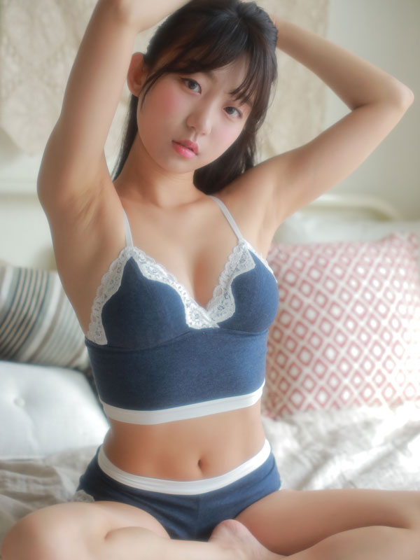 Eunji-Pyoapple-Pictorial-2-Eunji-Pyo-PixiBB