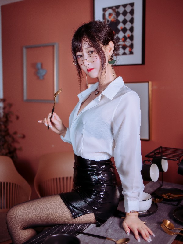 羽生三未: 艳娘幻梦谭 瓶儿 青花瓷旗袍 (25 photos) Sexy Cosplay