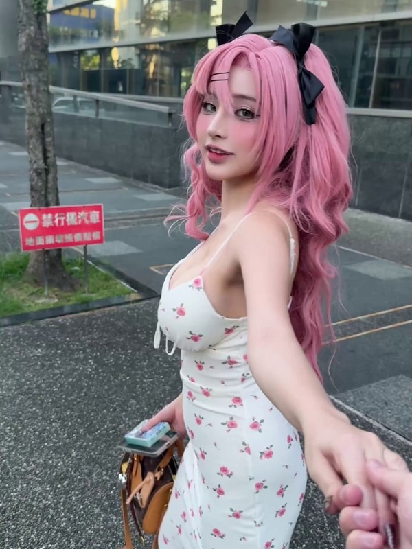 linhi_cute (yuumeilyn): 巨乳百变福利姬 1月新品 奶牛COS性爱流白浆 4K (38 photos + 4 videos) Sexy Cosplay
