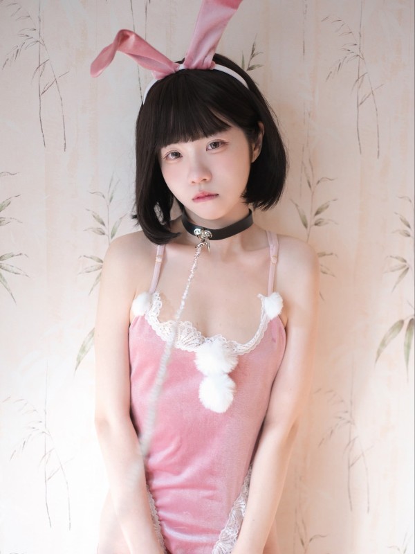 可可小白兔: 濕身死庫水 (28 photos) Sexy Cosplay