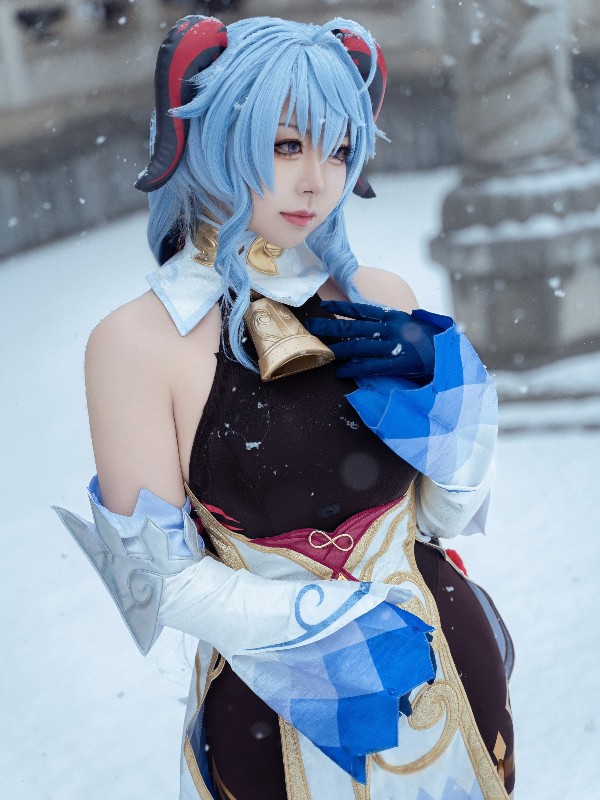 虎森森: 明日方舟 W 怪盗 (30 photos) Sexy Cosplay