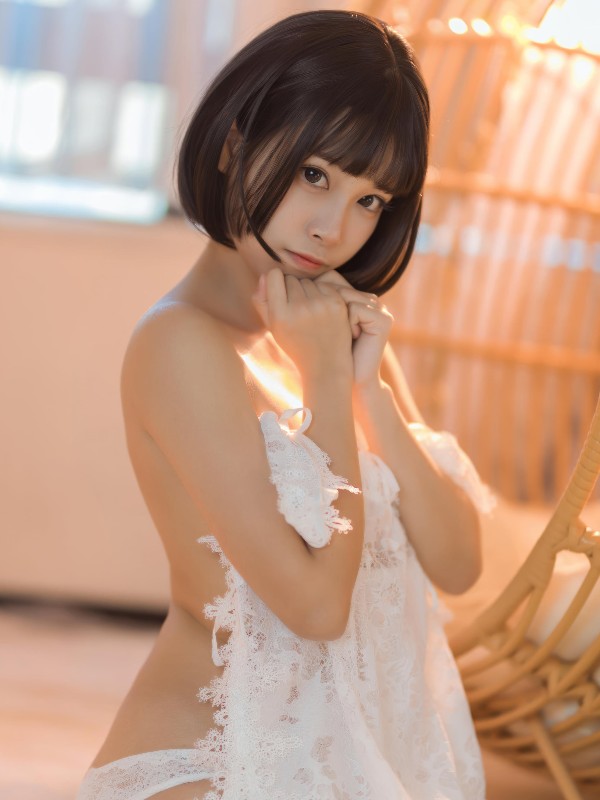 三無人型: 碧蓝航线 爱宕 泳装 (30 photos) Sexy Cosplay