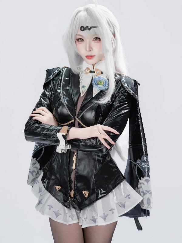 轩萧学姐: 黑丝通讯官 (60 photos) Sexy Cosplay