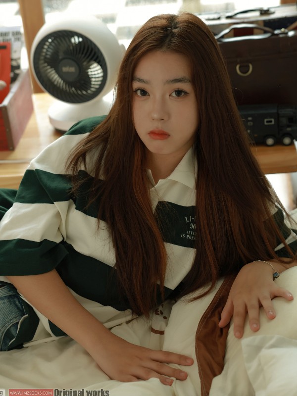 [JP] Yuzuha Saeki (冴木柚葉): FRIDAY Monthly Girl 047 完全未発表100カット (90 photos) Sexy Girl