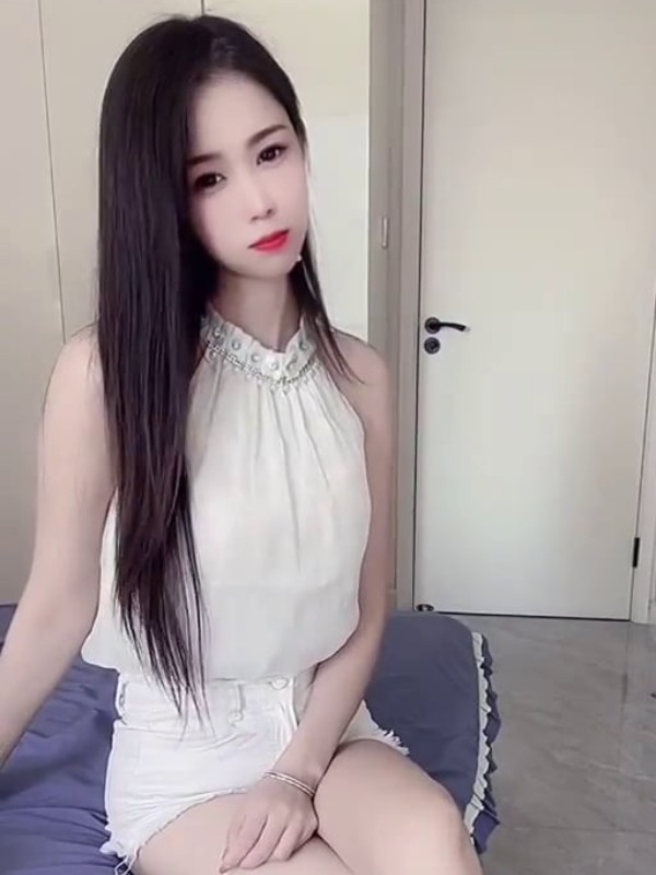 是小本呀: 18岁蜜桃臀美乳少女 高能发骚 (36 photos + 3 videos) Sexy Girl