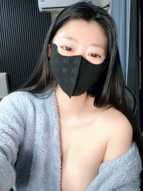 沐妍: 网易CC颜值御姐主播 高价定制裸舞合集 (60 photos + 2 videos) Sexy Girl