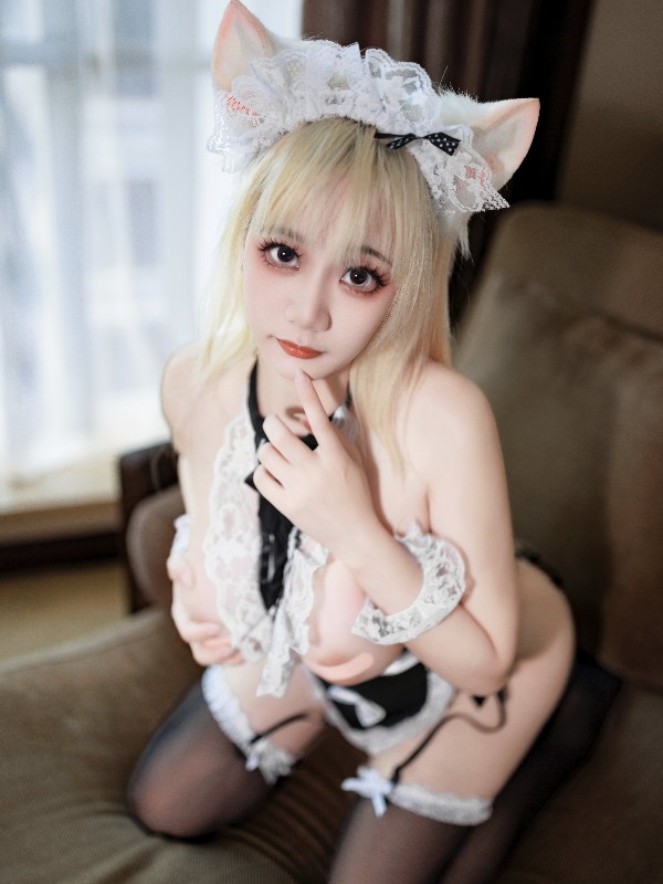 [内购无水印] Yin Tian Tian (尹甜甜sunny): 秀人网模特 新年 (69 photos) Sexy Girl