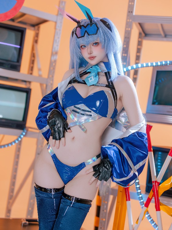屿鱼: 优香 (45 photos) Sexy Cosplay