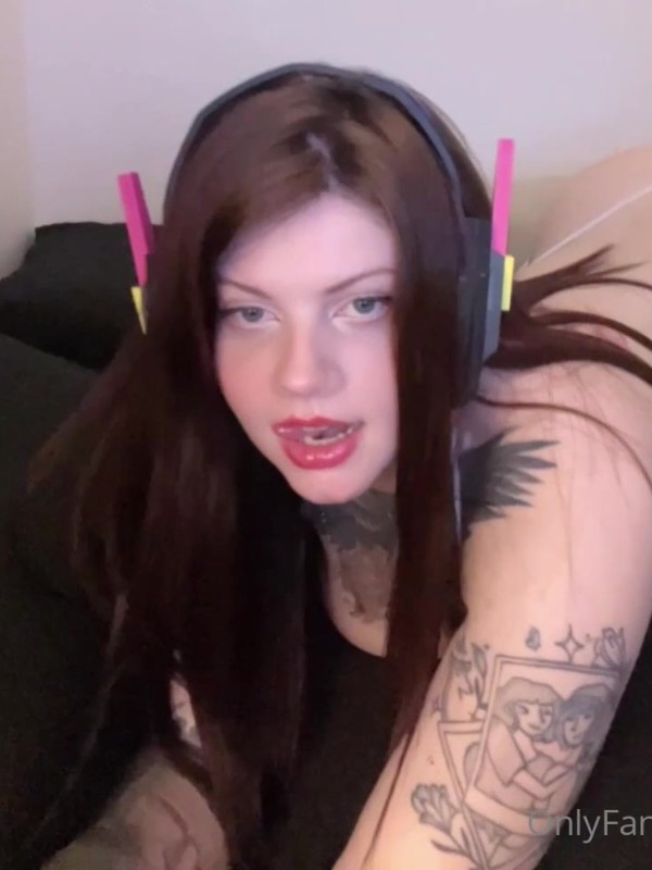 Tsunnyanchan: Bready (NIKKE) (5 photos) Sexy Cosplay