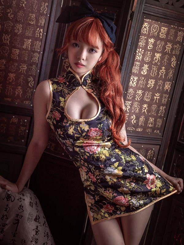 雯妹不讲道理 No.007: 碧蓝航线大凤礼服 (43 photos) Sexy Cosplay