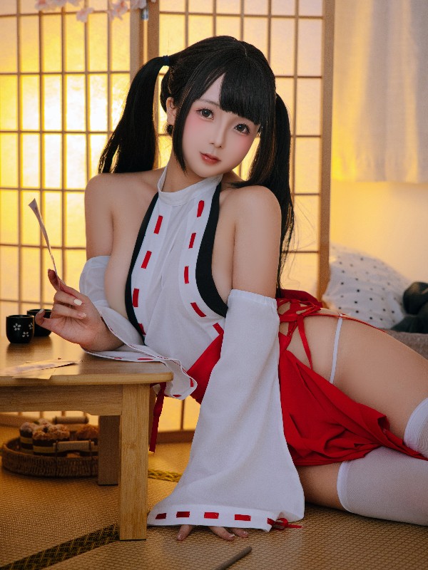 日奈娇: 碧蓝航线 可畏巫女 (41 photos) Sexy Cosplay