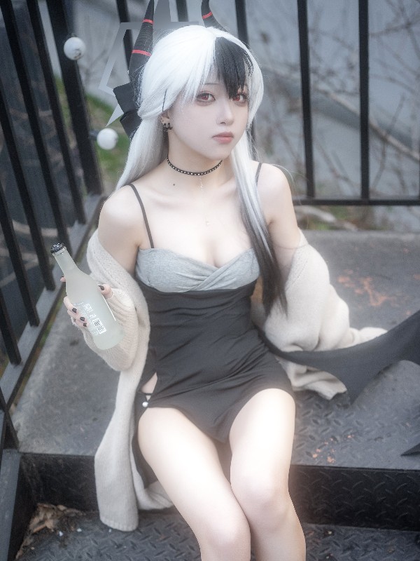 矢量鱼: 碧蓝航线 塔什干 (33 photos) Sexy Cosplay