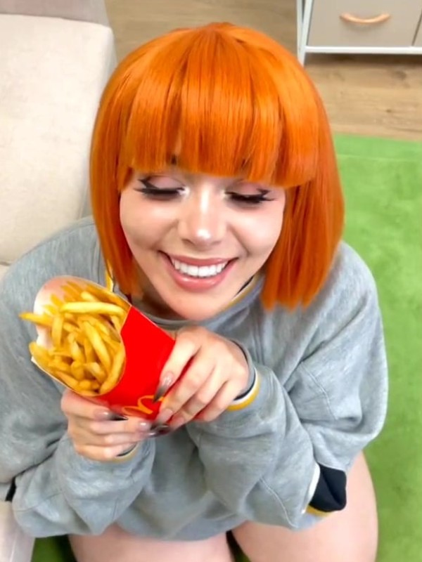 Momokun: Pomni (1 video) Sexy Cosplay