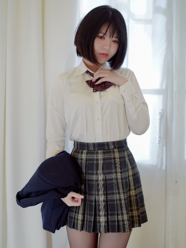 半半子: 大凤旗袍 (40 photos) Sexy Cosplay