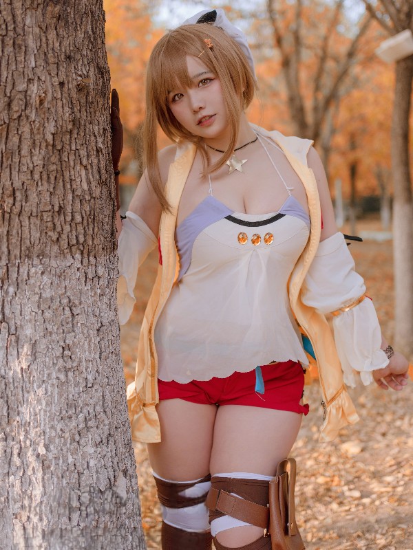 阿半今天很开心: 黄色抹胸 (68 photos + 1 video) Sexy Girl