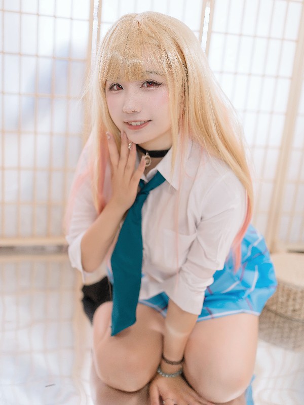 阿半今天很开心: 黑色吊带 (23 photos) Sexy Girl