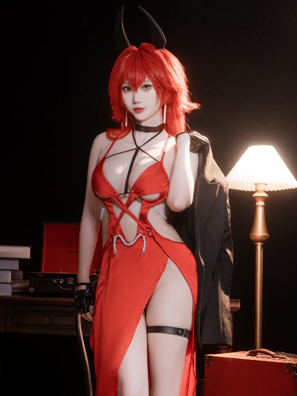 面饼仙儿: Nikke 小红帽礼服 (24 photos) Sexy Cosplay