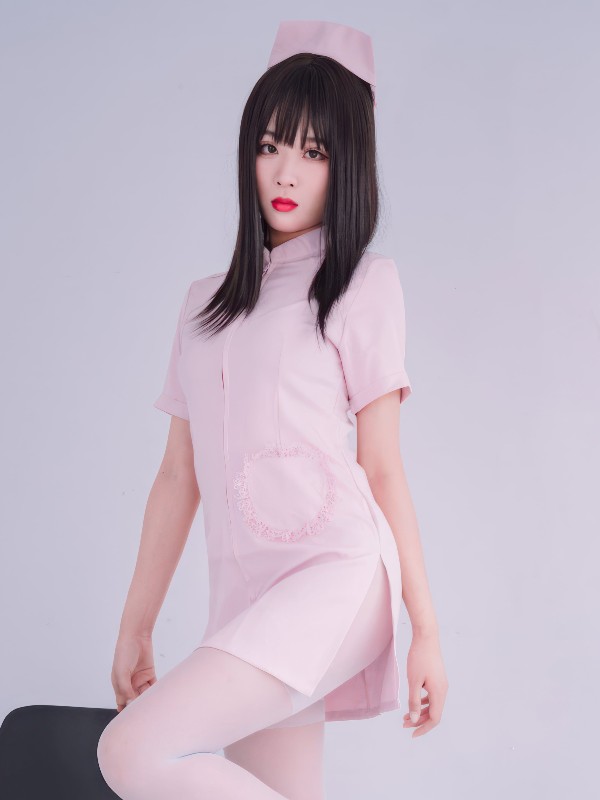 轩萧学姐: 粉色护士 (59 photos + 1 video) Sexy Girl