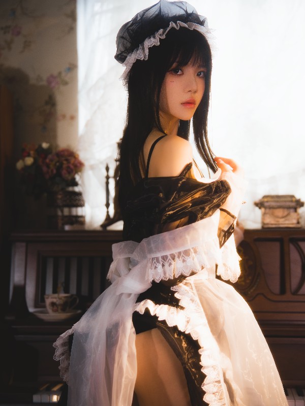 桜桃喵: 蕾丝旗袍 (58 photos + 1 video)
