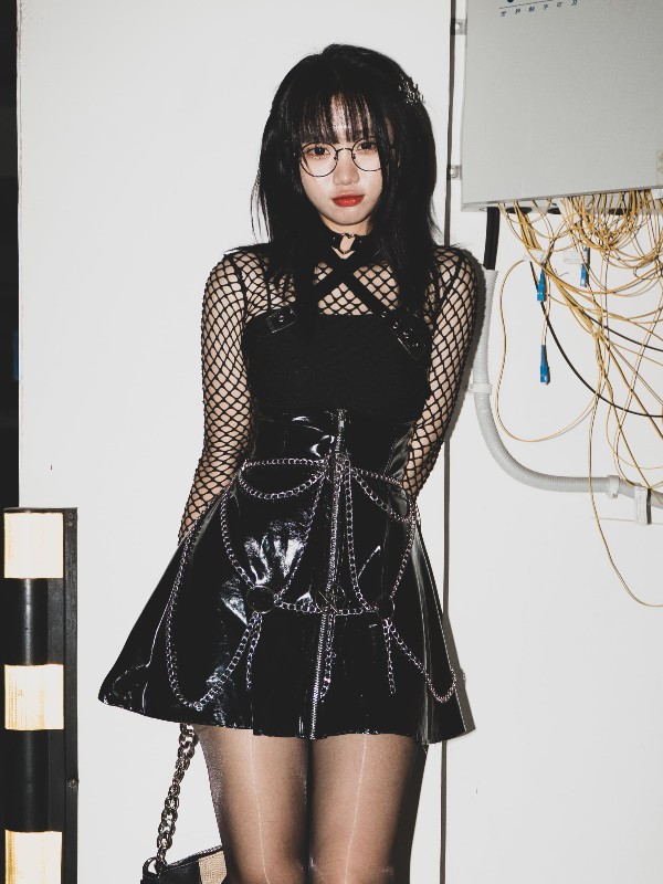 柒柒要乖哦: 校服 (42 photos + 1 video)