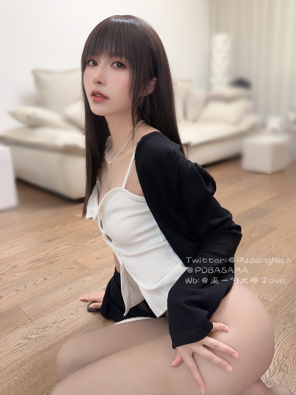布丁大法 (Pudding Dafa): 黑色旗袍 (44 photos + 3 videos)