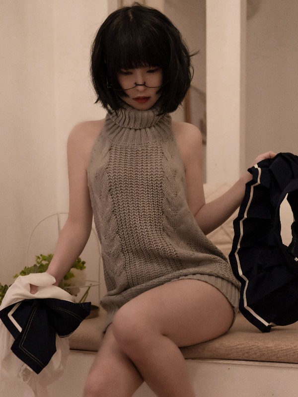 晕崽Zz: 白丝萝莉 (28 photos)
