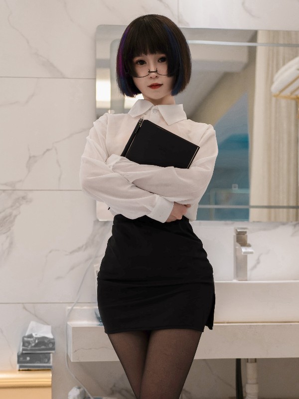 晕崽Zz: 和服蕾姆 (46 photos + 1 video)