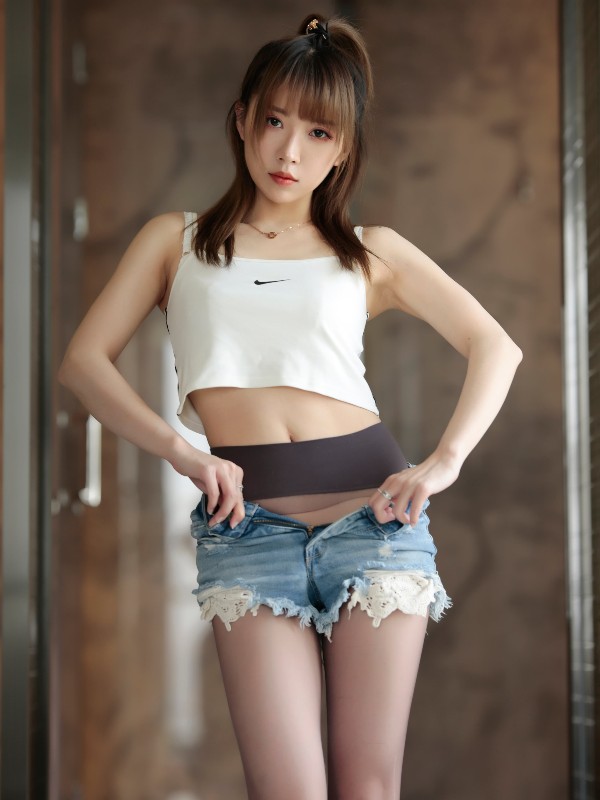小女巫露娜: 牛仔小裤裤 (84 photos)