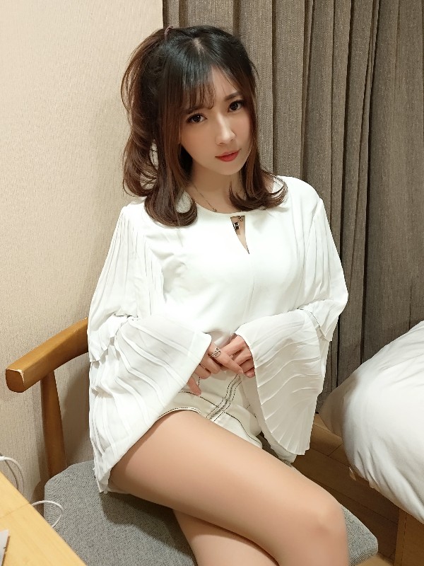 小女巫露娜 Vol.001: OL风肤色连裤袜 (40 photos)