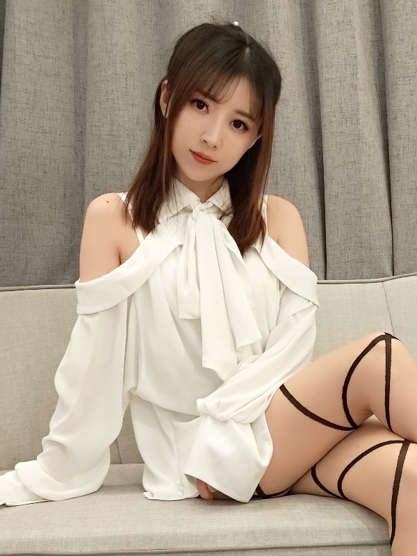 小女巫露娜 Vol.004: 条纹提花白衬衣 (39 photos)