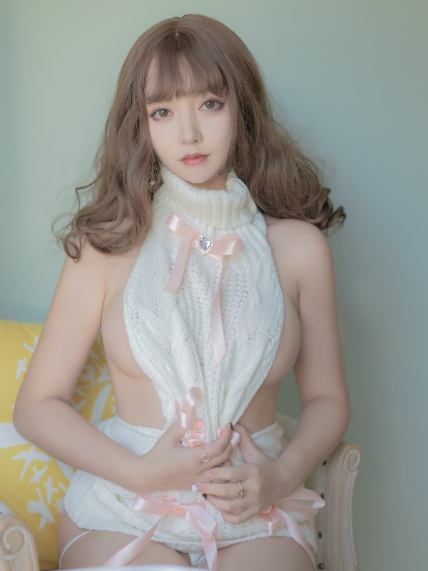 过期米线线喵: 女仆凳子 (17 photos)