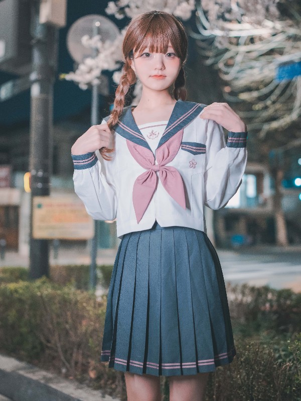 [XR Uncensored] Candy糖糖: R18 秀人网模特 新年礼服 (111 photos + 5 videos)