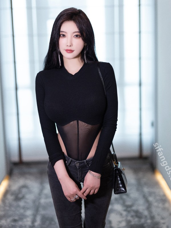 喵喵的喵吖: 柴郡婚纱 (18 photos)