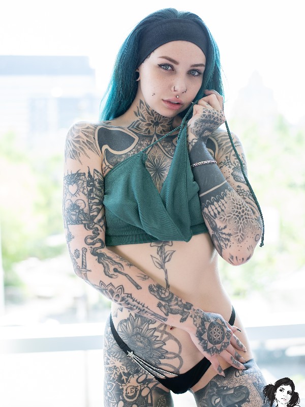 SuicideGirls Blazedbratx – She Doesn’t Wait (58 photos)
