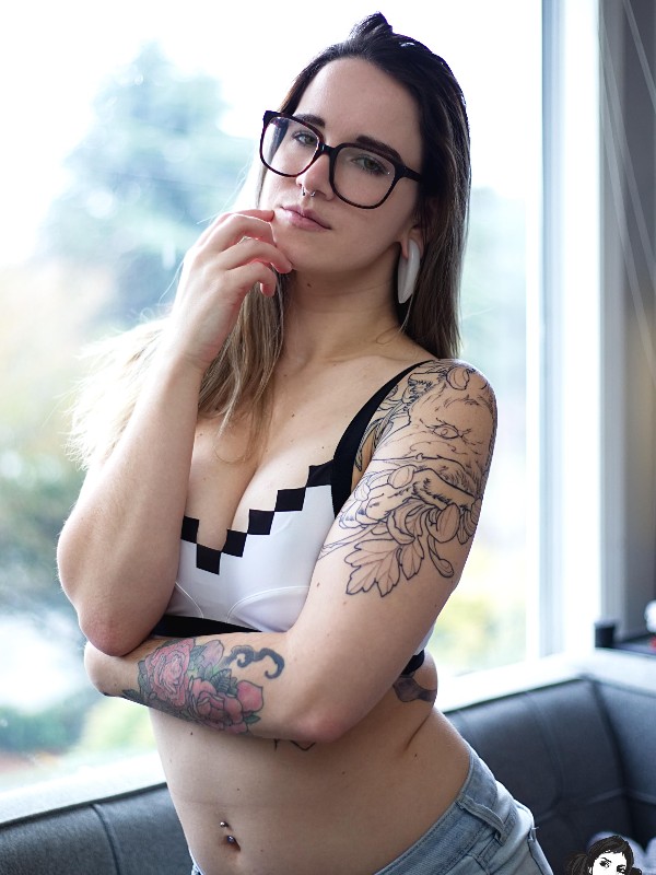SuicideGirls Silvery – Pixel Perfect (60 photos)