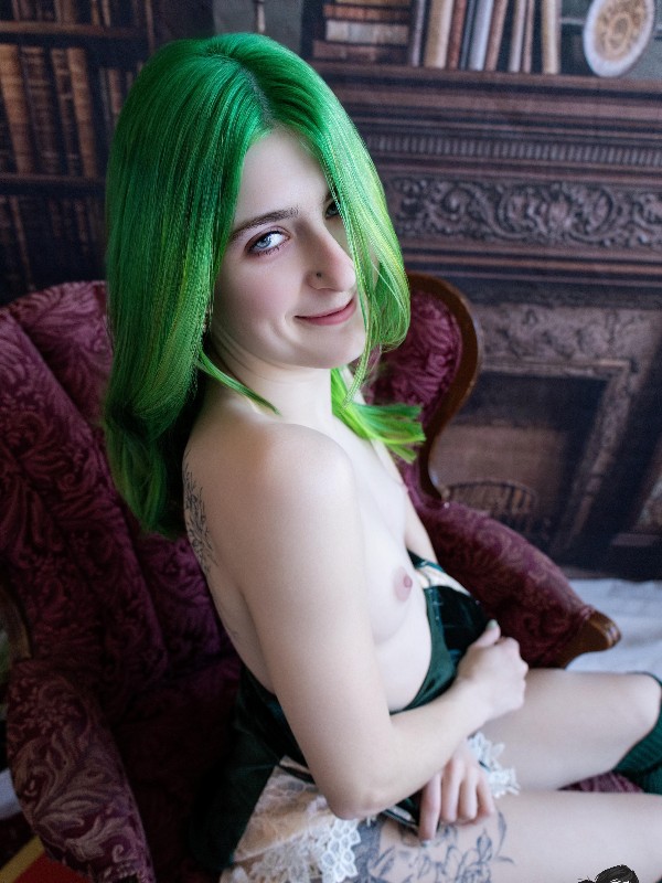 SuicideGirls Vixenryder – Bound in Velvet (40 photos)