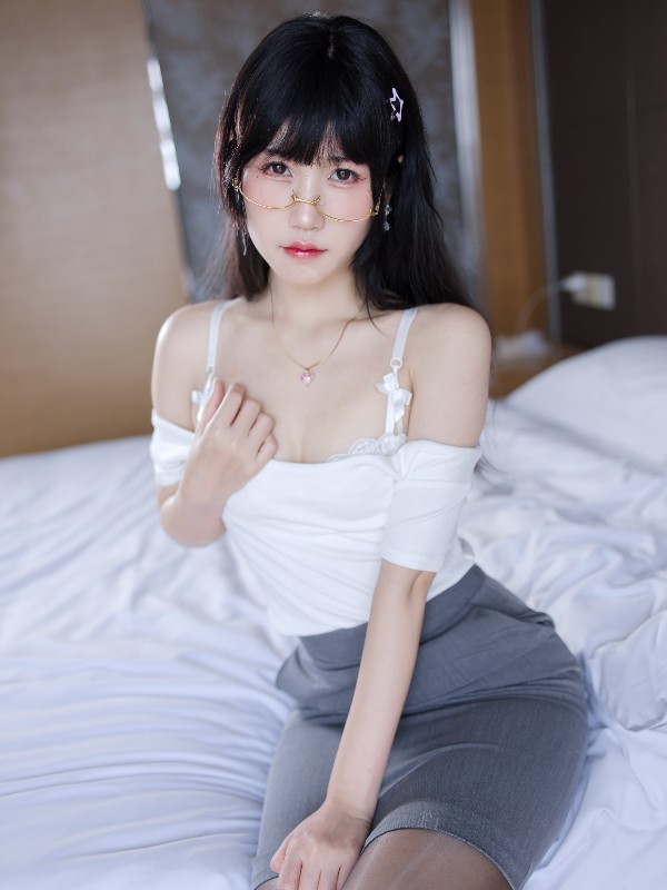 不呆猫: 白色兔子JK (63 photos)