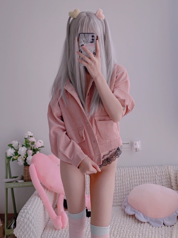二阶堂: 裤里丝 (94 photos + 1 video)