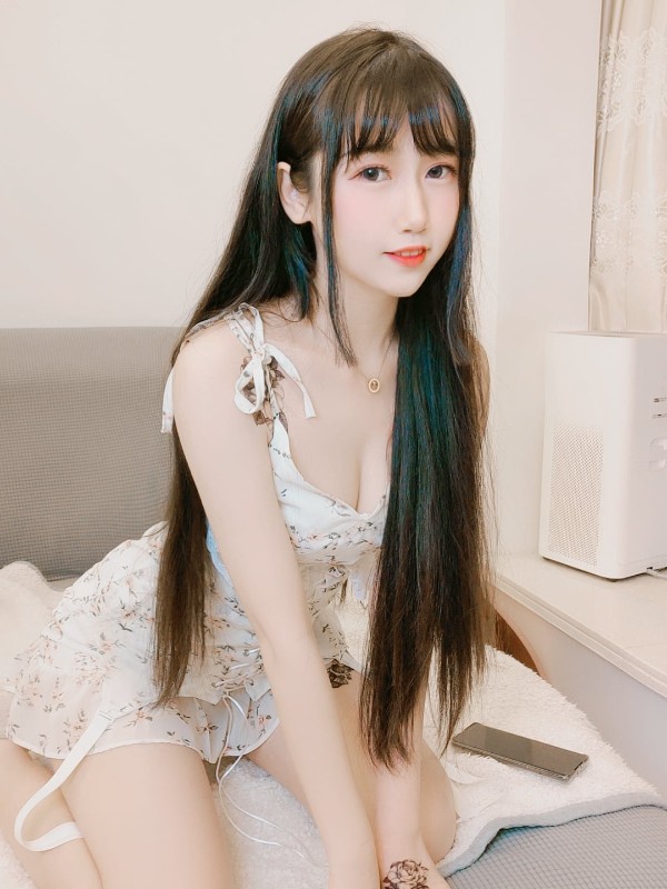 不呆猫: 白色情趣婚纱 (24 photos)