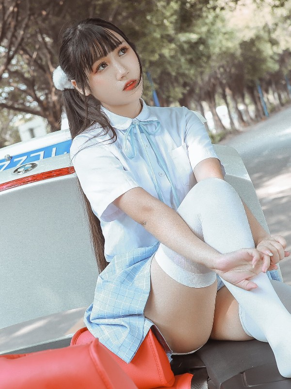 不呆猫: 透明黑丝女仆 (50 photos)