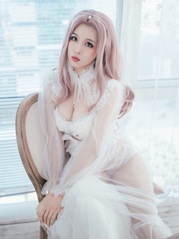 轩萧学姐: 眼镜娘 (26 photos)