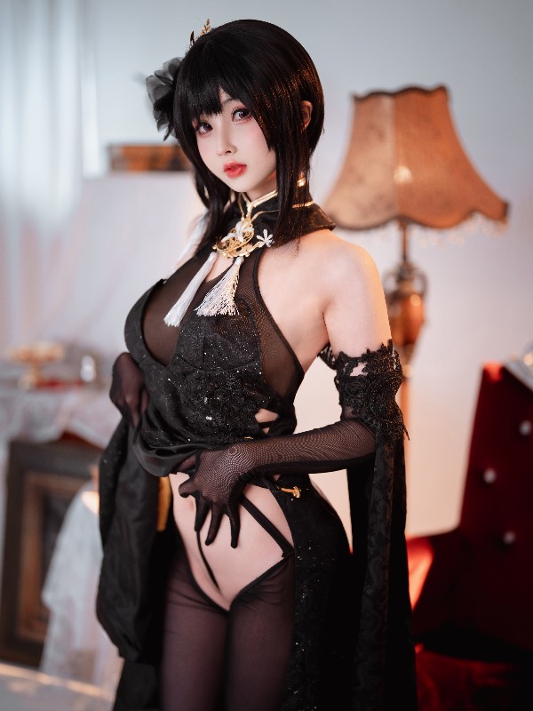 rioko凉凉子 Vol.095: 花园兔女郎 (42 photos + 5 videos)