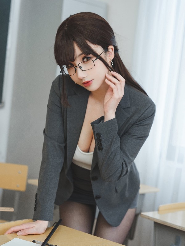rioko凉凉子 Vol.087: 元宵节特辑 (25 photos + 3 videos)