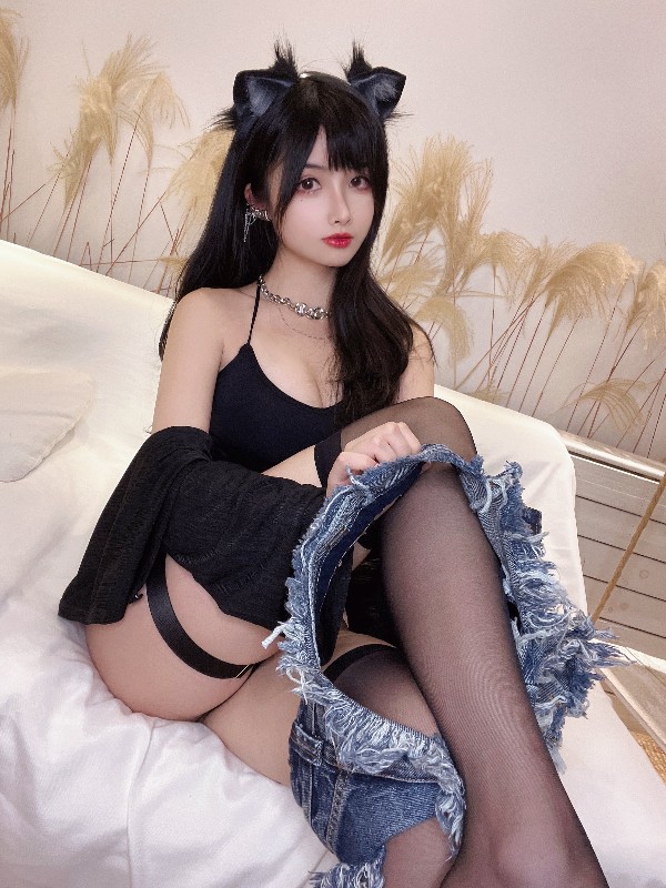 rioko凉凉子 Vol.075: 电光机王 貉 (51 photos + 8 videos)
