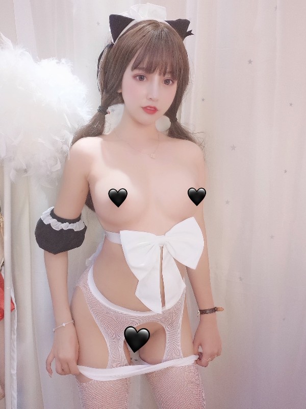 过期米线线喵: 女仆网袜 (16 photos)