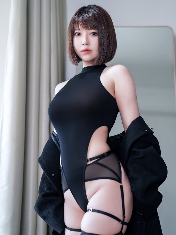 半半子: 今日は黑 Vol.2 (36 photos)