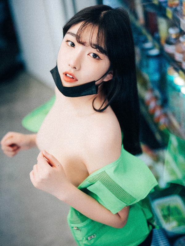 [Loozy] Sonson (손손): Cinema Girl (+S.Ver) (123 photos)