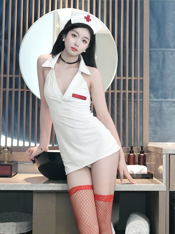 [内购无水印] 江念鱼: 护士制服 (70 photos)