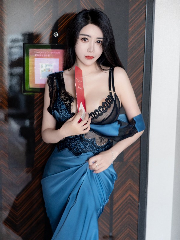 封疆疆v: 碧蓝航线 金狮 (27 photos)