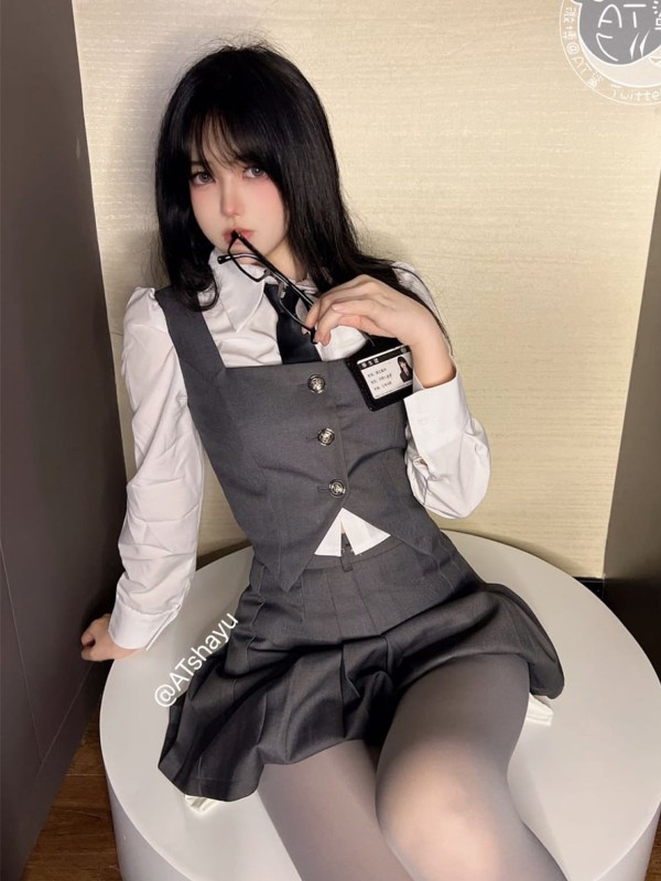 AT鲨: JK黑丝 (41 photos)